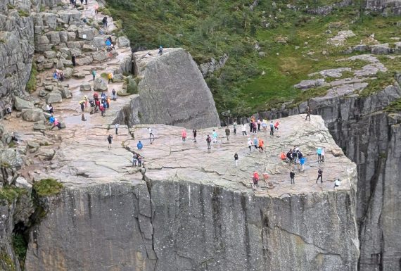 pulpit-rock-from-another-angle