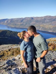 A_happy_couple_on-the_top_of_Florli_with-a-view-of-Lysefjorden